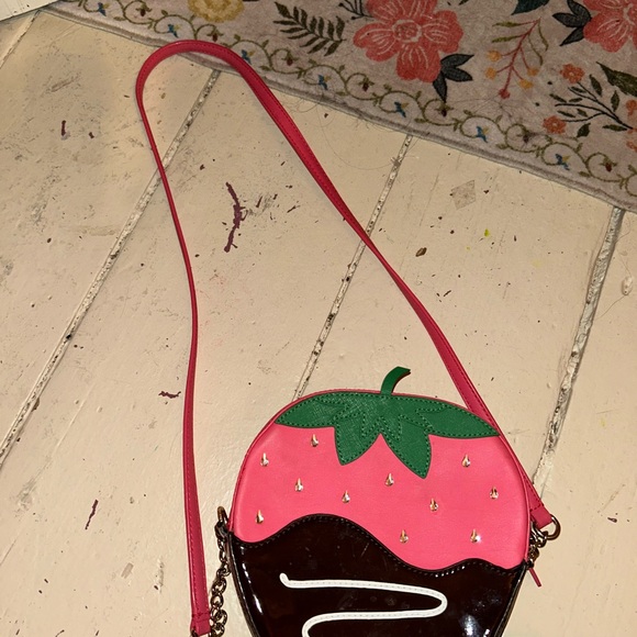 Kate Spade Limited Edition Strawberry Bag - Picture 3 of 4